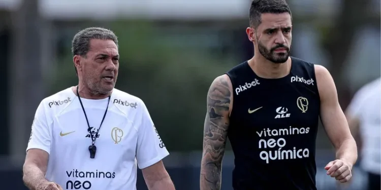 Pivô de atrito entre Luxemburgo e DM, Renato Augusto teve apenas dor muscular