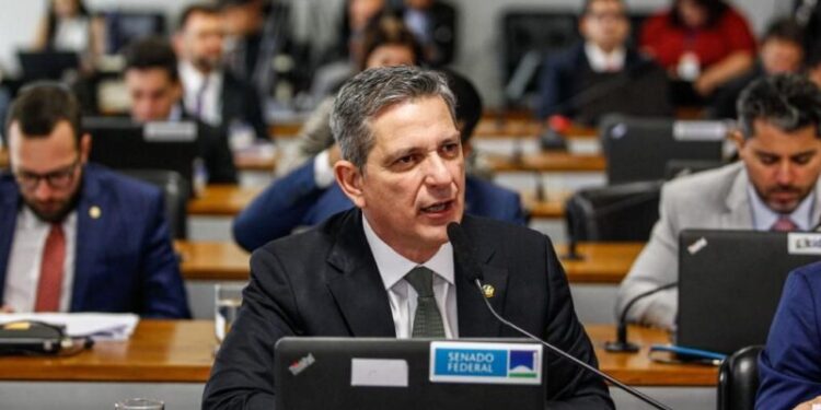 Senador Rogério Carvalho questiona General Dutra na CPMI e aponta contradições em sua conduta durante tentativa de golpe