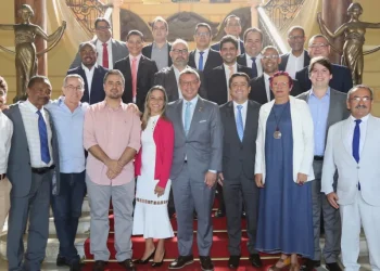 Fábio Mitidieri recebe prefeito em exercício de Aracaju e vereadores e apresenta os investimentos