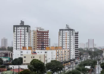 Previsão indica céu nublado e possibilidade de chuva fraca