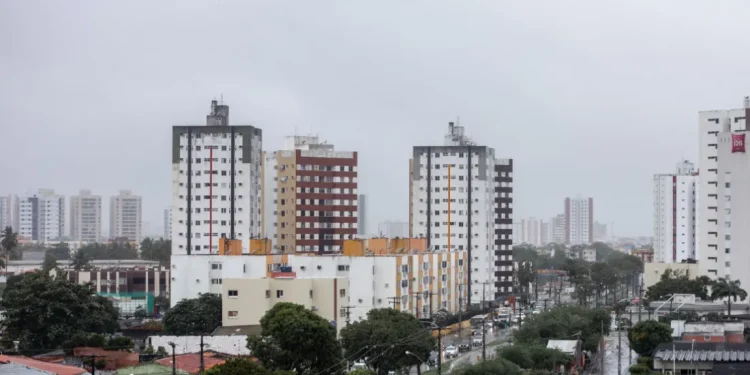 Previsão indica céu nublado e possibilidade de chuva fraca