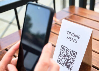 Bares, hotéis e estabelecimentos similares estão proibidos de disponibilizar cardápio apenas de forma digital