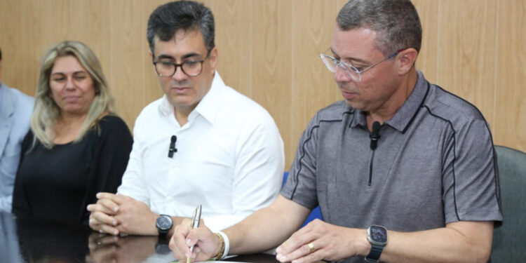 Governador Fábio anuncia edital para concurso da Adema durante posse do novo presidente George Trindade