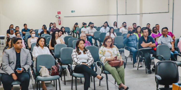 Profissionais do Programa Mais Médicos participam de evento de acolhimento 