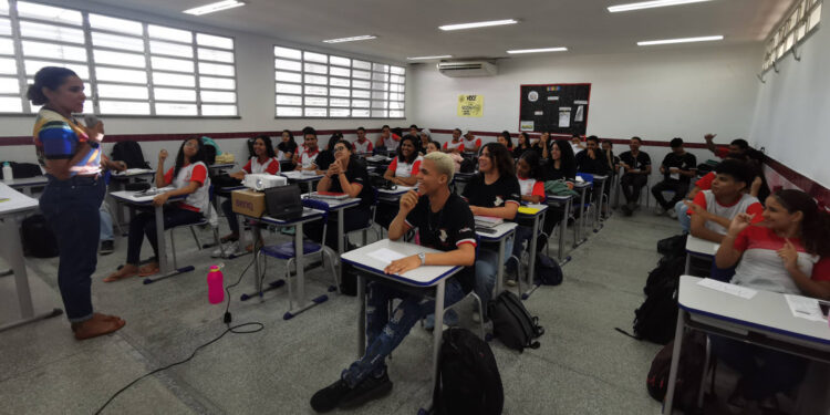 Programa Acolher promove ação de valorização da vida com alunos da rede estadual