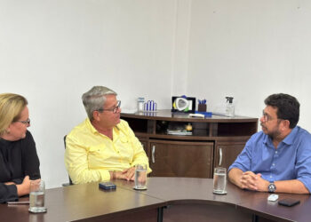 Sedetec dialoga com prefeitura de Santana do São Francisco sobre desenvolvimento econômico do município