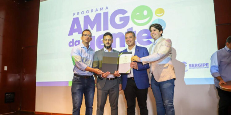 Fábio lança programa ‘Amigo da Gente’ e sanciona lei de estímulo à autorregularização do ICMS