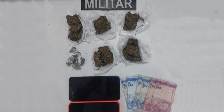 PM prende homem por suspeita de tráfico ilícito de drogas no Bairro Atalaia