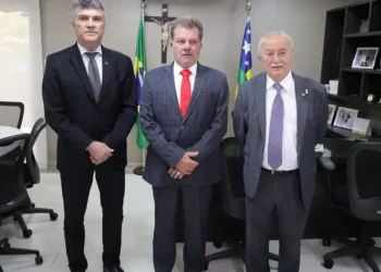 Governador de Sergipe em exercício faz visita de cortesia à Alese