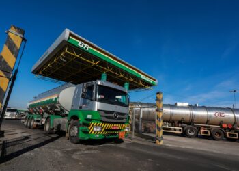 Petrobras reduz preço da gasolina e aumenta o do diesel