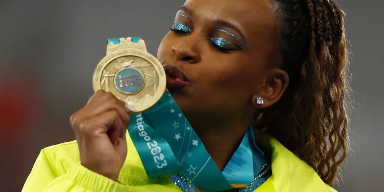 Rebeca Andrade conquista mais um ouro no Pan, agora na trave