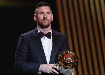Messi conquista Bola de Ouro da France Football pela oitava vez