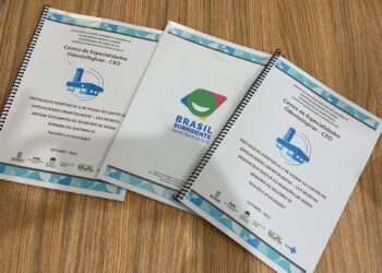 Secretaria Municipal de Saúde realiza a entrega dos exemplares do protocolo atualizado do Centro de Especialidades Odontológicas