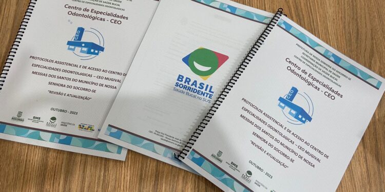 Secretaria Municipal de Saúde realiza a entrega dos exemplares do protocolo atualizado do Centro de Especialidades Odontológicas