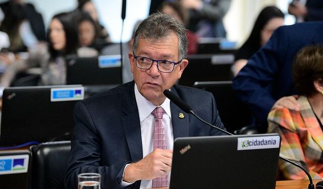 Laércio Oliveira relata projeto que cria carteira nacional de radialistas