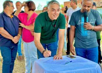 Deputado Fábio Reis entrega calçamento e marca início de obras em Tobias Barreto