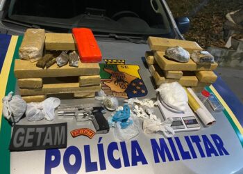 PM apreende cerca de 15 kg de drogas, recupera motocicleta roubada e prende grupo criminoso em ação do 7º Batalhão e do Getam