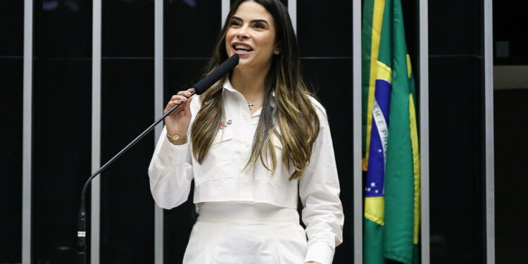 Yandra enaltece ‘Dia da Sergipanidade’ na Câmara dos Deputados