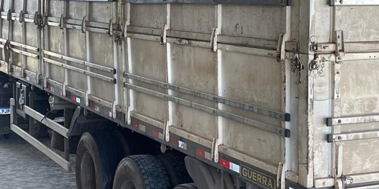 Polícia Militar e Sefaz apreendem carga com irregularidade na nota fiscal em Estância