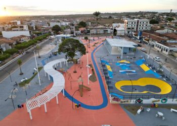 Prefeito promove a recuperação e construção de espaços de lazer e prática esportiva em Carira