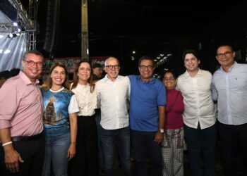 Edvaldo acompanha procissão de Nossa Senhora Aparecida