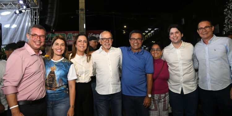 Edvaldo acompanha procissão de Nossa Senhora Aparecida