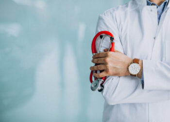 Médicos do Estado vão paralisar atividades por 24h nesta terça, 31