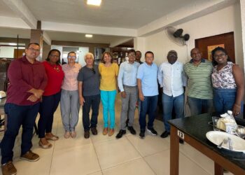 Prefeito Alberto Macedo se reúne com dirigentes do PCdoB