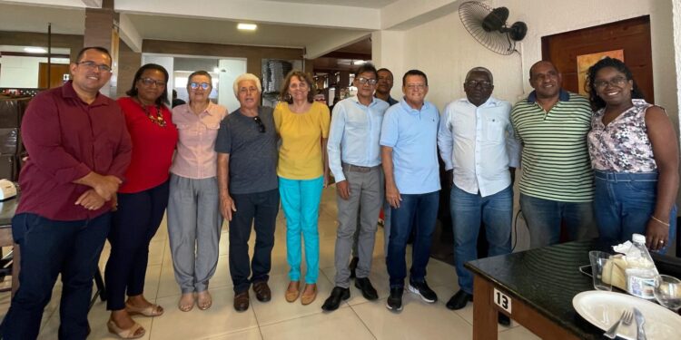 Prefeito Alberto Macedo se reúne com dirigentes do PCdoB