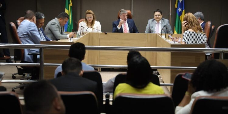 Leis orçamentárias são aprovadas em primeira discussão