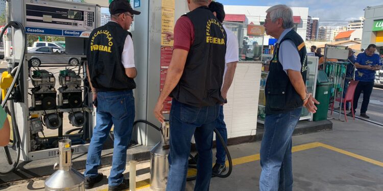 ITPS interdita bicos de abastecimento em posto de combustível de Aracaju
