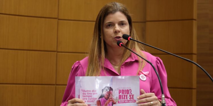 Campanha de prevenção ao câncer de mama é destacada por Maisa Mitidieri