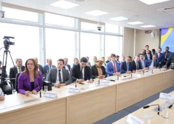 Jeferson prestigia em Brasília assinatura de licitação da ponte Penedo-Neópolis