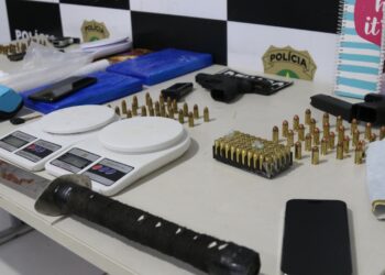 Denarc faz operação em Lagarto, São Cristóvão e Aracaju e apreende armas e drogas