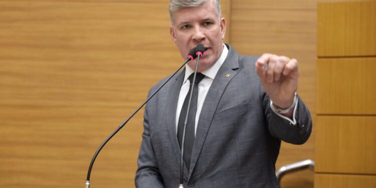 Cristiano Cavalcante comemora aumento no índice de empregos em Sergipe