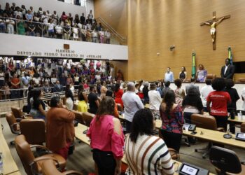 Alese realiza Sessão Especial em homenagem aos professores