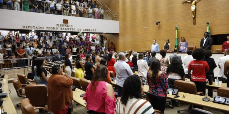 Alese realiza Sessão Especial em homenagem aos professores