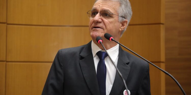 Deputado pede solução imediata para combater a falta de água no Sertão