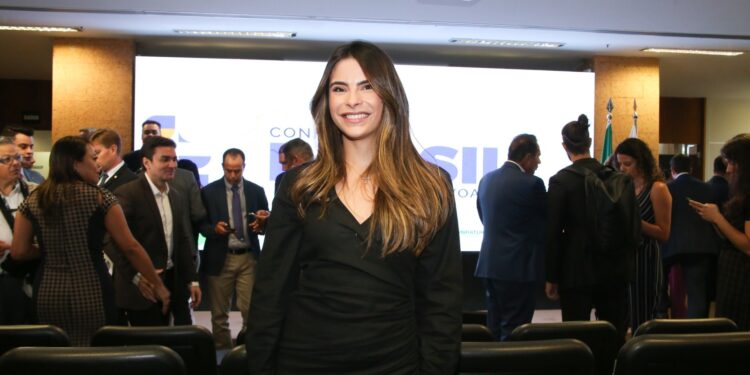 Yandra Moura comemora aumento de rotas para a alta temporada