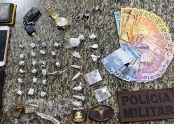 Policia Militar flagra dupla com entorpecentes em Nossa Senhora da Glória