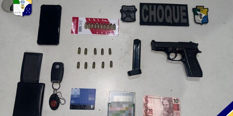 PM prende suspeito de ameaçar clientes de uma lanchonete com uma arma de fogo no Fernando Collor