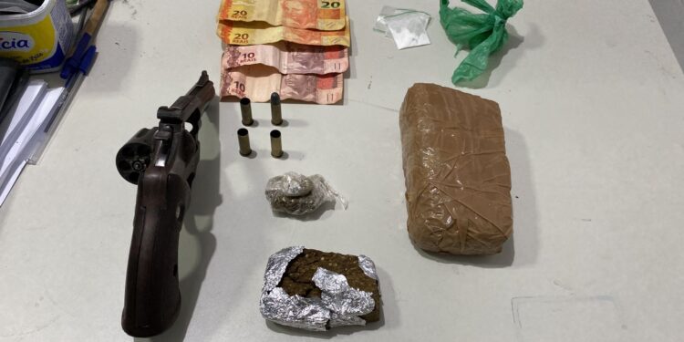 Ação conjunta desarticula grupo criminoso que traficava drogas e ostentava armas de fogo em Muribeca