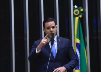 Fenasp Sergipe apoia Rodrigo Valadares na luta contra a doutrinação nas escolas