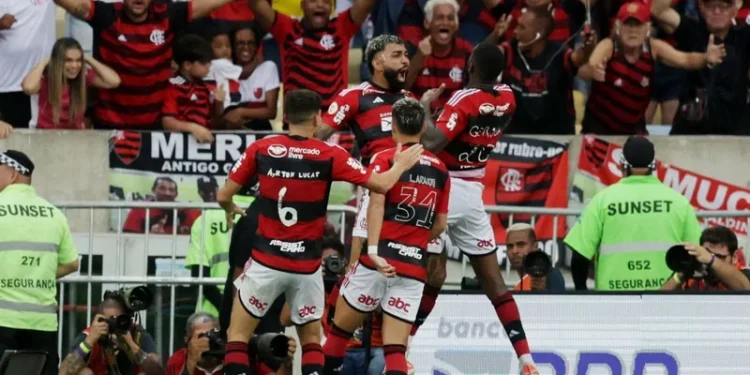 Flamengo vence Vasco e encurta distância para o líder Botafogo; veja o gol
