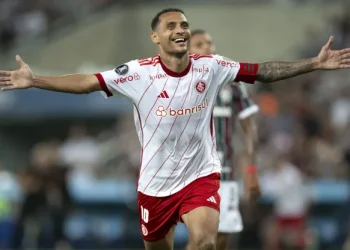 Atuações: Alan Patrick e Enner Valencia marcam em goleada do Internacional contra o Santos