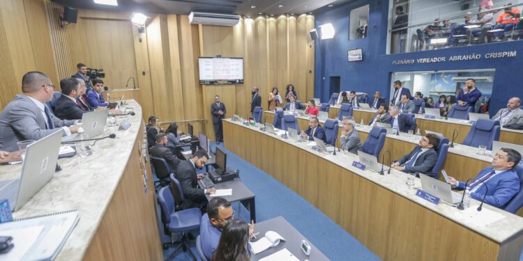 Regulamentação do transporte complementar urbano é tema de debate na Câmara