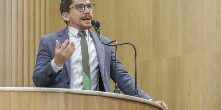 INSS: “É um absurdo gastar tanto numa reforma e manter o prédio fechado”, declara Breno Garibalde.