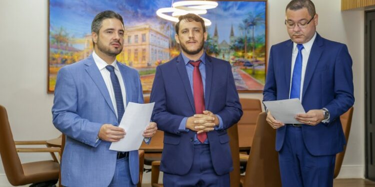 Camilo Daniel toma posse na Câmara Municipal de Aracaju