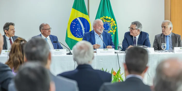 Grupo de empresários entrega propostas para melhorar acesso ao crédito