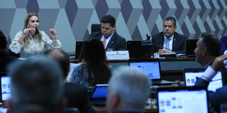 CCJ do Senado aprova PEC que permite comercialização de plasma humano